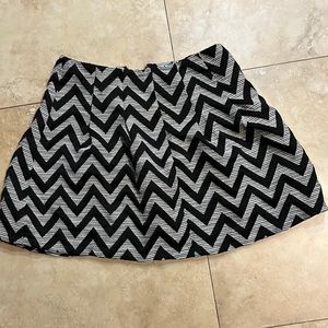 Skies Are Blue size small chevron skirt